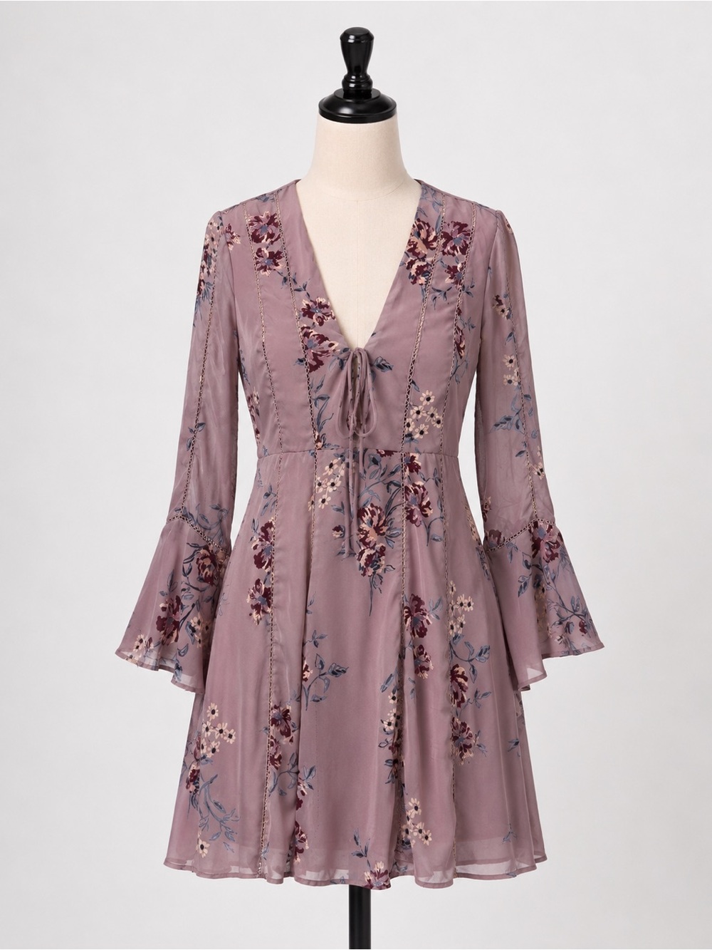 ASTR The Label Mauve Floral Bell Sleeve Mini Dress Size Medium 🌸